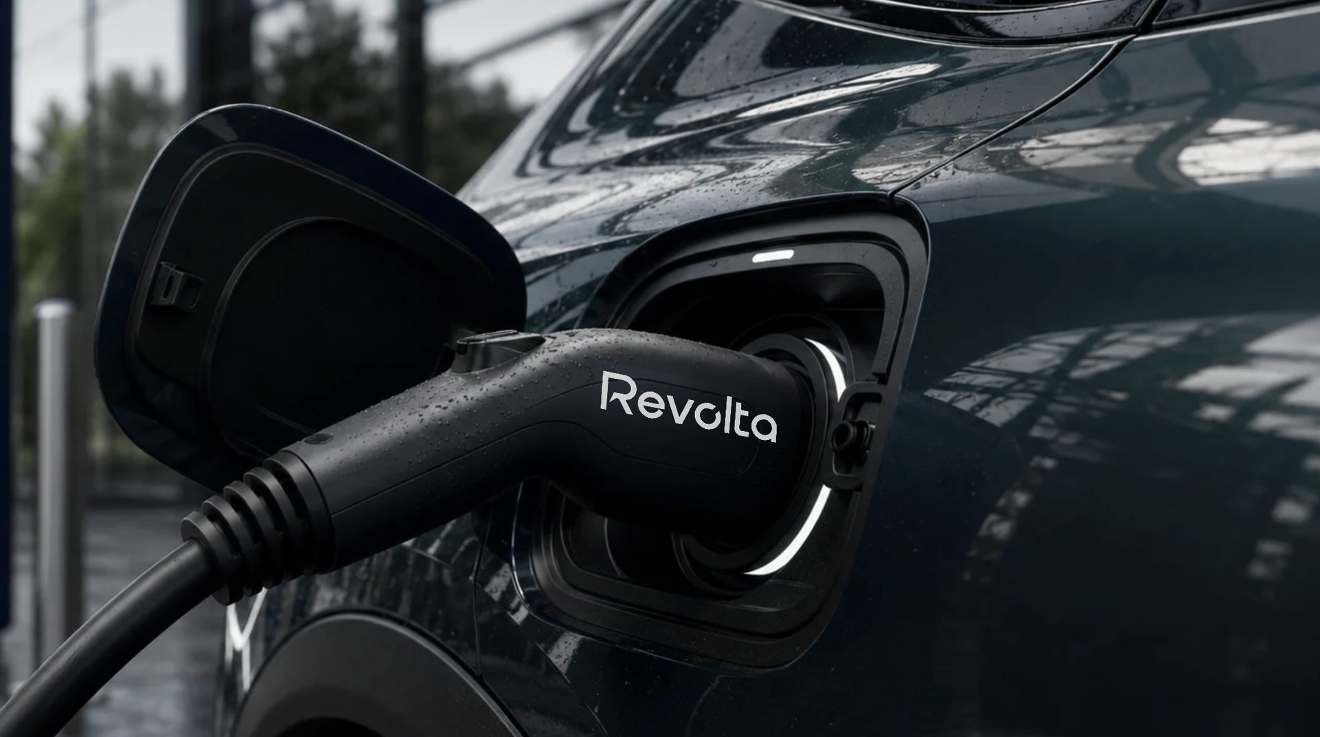 Conector Revolta cargando un vehículo eléctrico